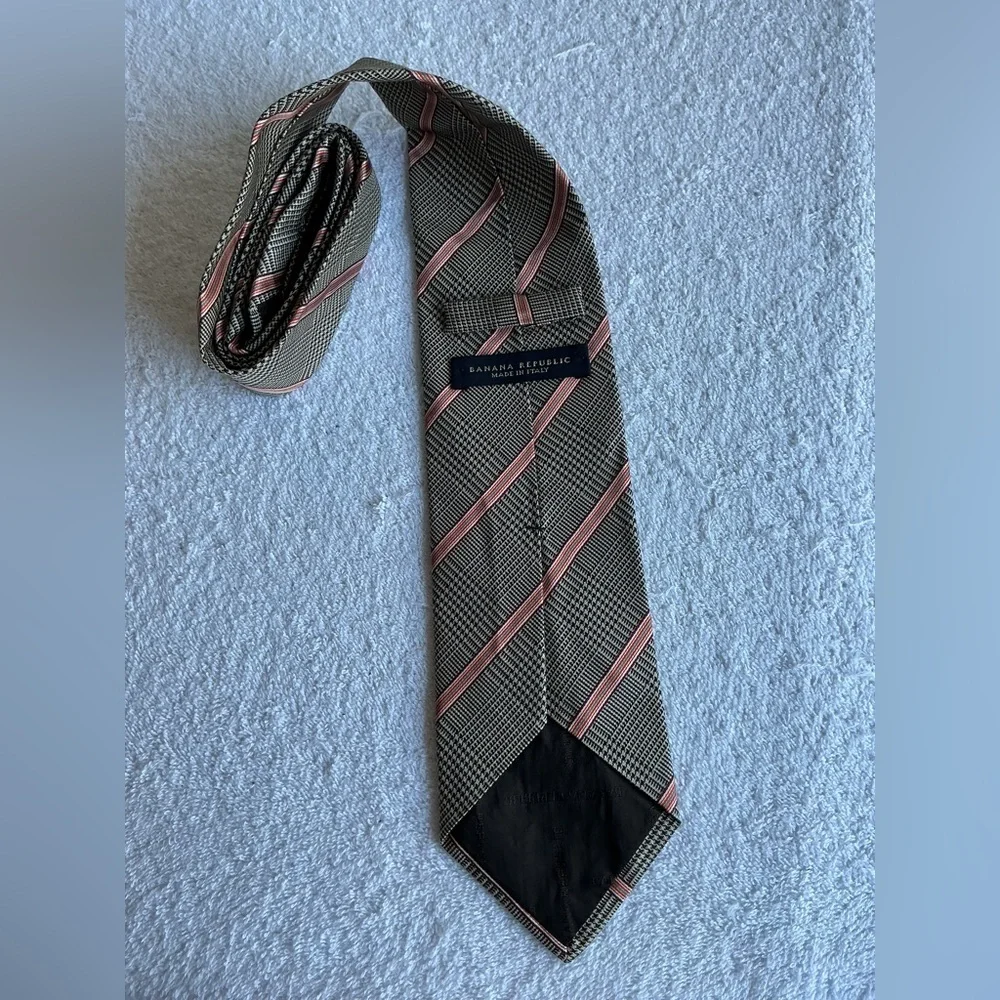 Banana Republic Gray Glen Plaid Tie with Pink Stripes